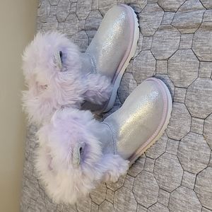 Girls UGG size 4